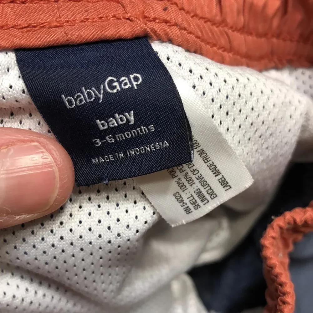 NWOT Baby Gap Boy’s Swim trunks Size 3-6 months